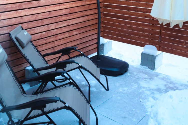 外気浴スペースも、個室なら誰に気兼ねすることもなくのんびり。