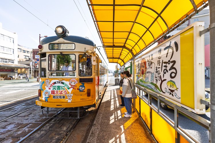 ホテルと街路市の往復は路面電車で。ツアーは乗車券付きで乗り方のレクチャーもあるので安心。