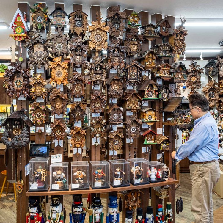 「気軽に立ち寄り、職人の精巧な技を見て楽しんでください」と代表の鈴木治善さん。