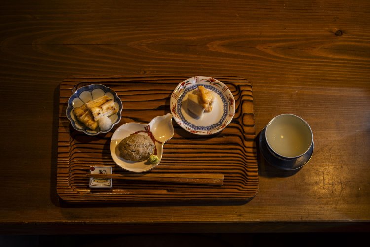 穴子ぬか漬焼き1650円～、イワシ蒸しつみれ770円、冷やし小芋酒盗あん660円。