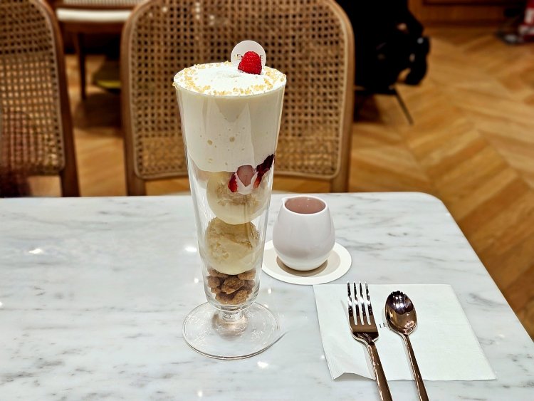 麻布台ヒルズ店限定 パルフェ・シュッス・オ・フリュイ・ルージュ2530円。