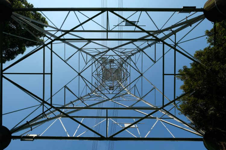 芝川線。見沼自然公園の中にある鉄塔。