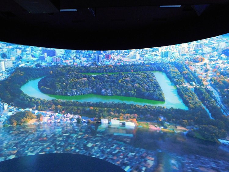 『百舌鳥古墳群ビジターセンター』内シアターの映像。