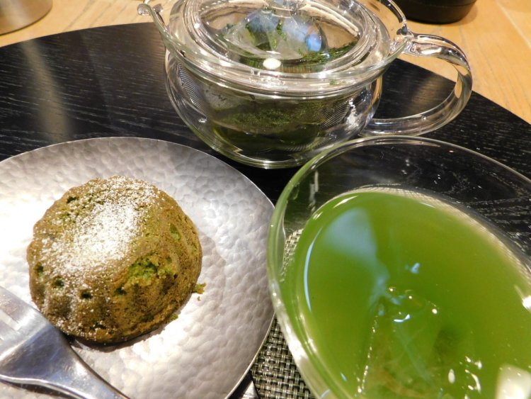 「一期一会セット」に付くお茶とデザート。