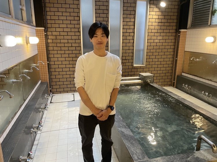 飄々（ひょうひょう）としながらもしっかりこだわる店主の田村さん。