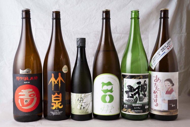 日本酒は仲の良い酒販店と相談しながらそろえる。