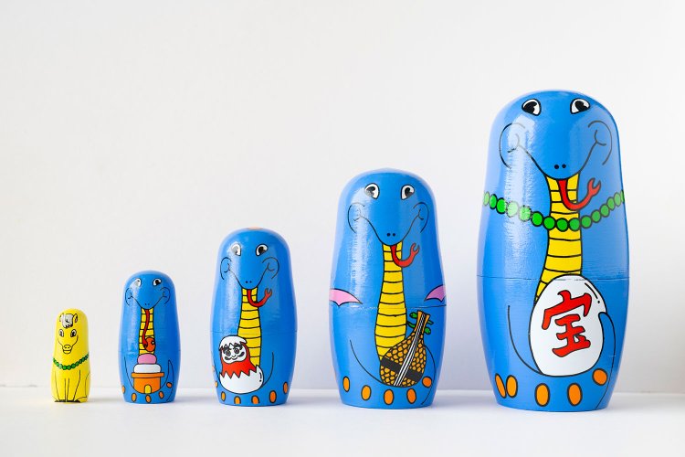 2025年は巳年！　マトリョーシカハッピーニュースネーク3960円。