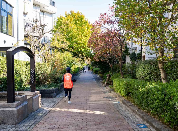 散歩に最適な烏山川緑道は全長約7km。