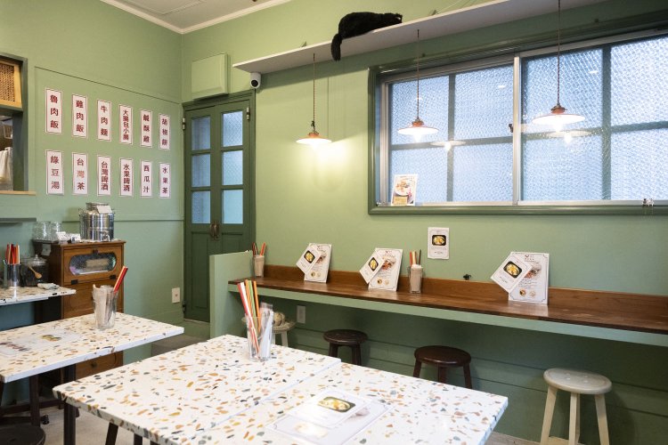 エメラルドグリーンの壁は1960年代の台湾をイメージ。