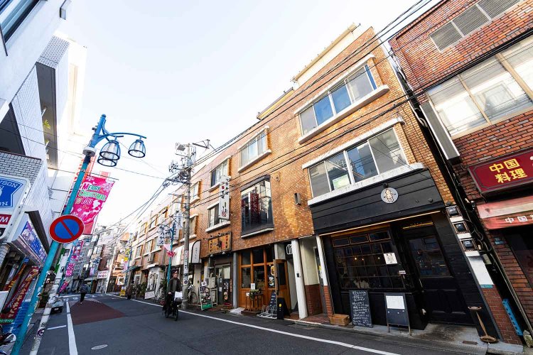 和やかな雰囲気の池尻大橋駅前商店会。