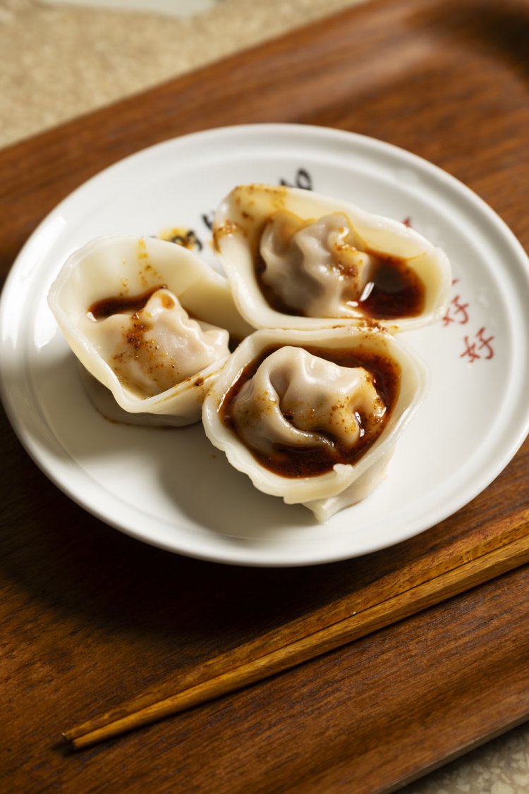 大豆ミートを自家製の皮で包んだ明天水餃子3個450円。