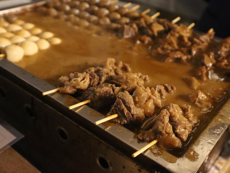 どて焼き250円〜。
