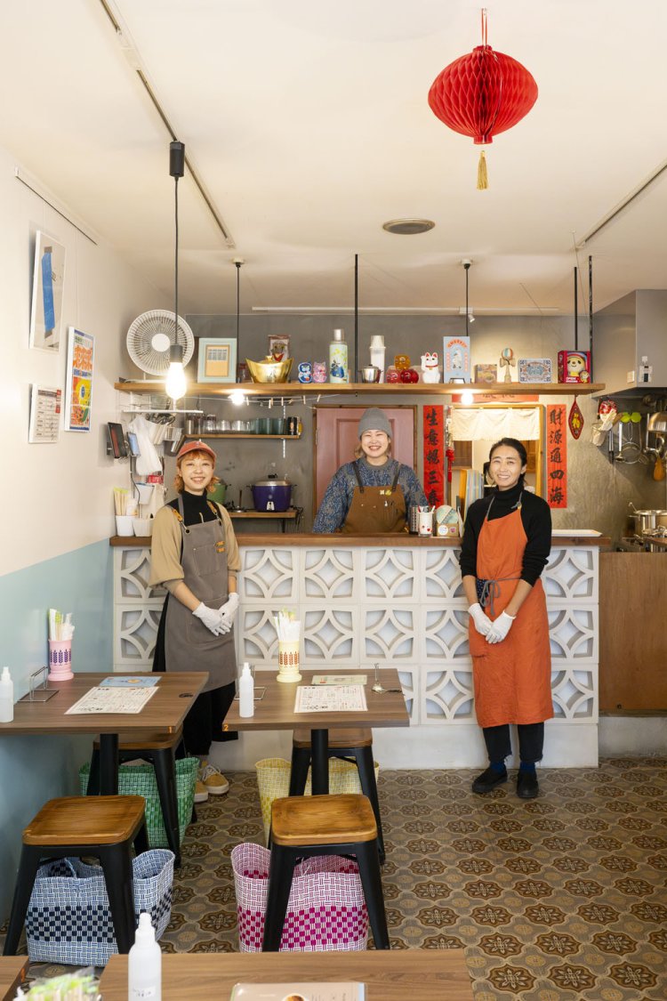 台湾のカフェ風の店内には、台湾のポップスが心地よく流れる。