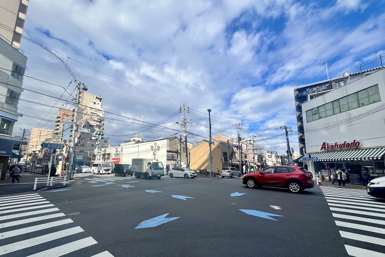 『とり多津』前から撮影。