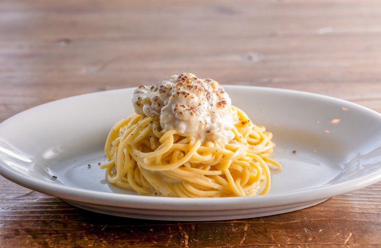 北海道 真鱈白子の自家製タリオリーニ2400円。具とオイルが融合し、とろける舌触りに。