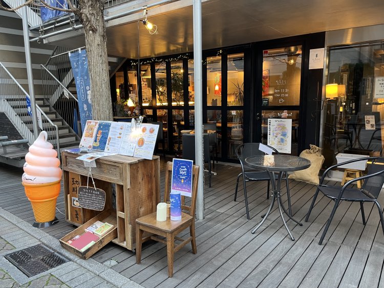 ソフトクリームのランプに誘われてカフェの中に入ってみた。