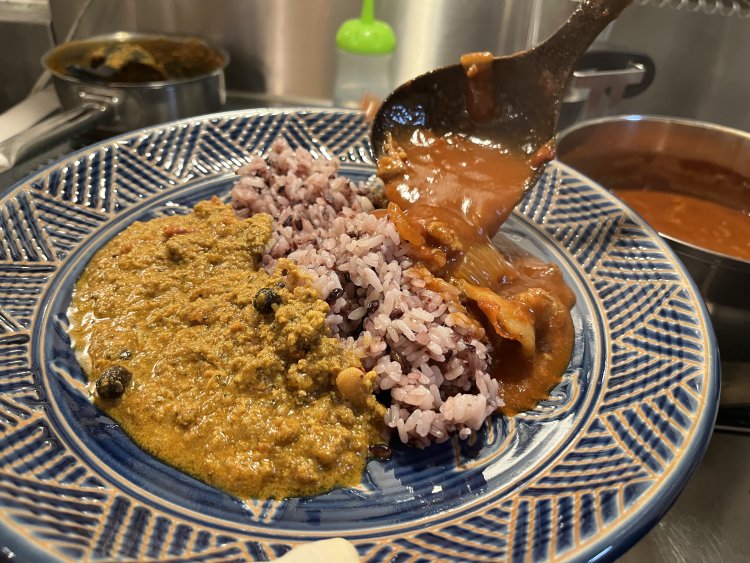 黄色、赤、オレンジ。暖色系のカラーで目から食欲をかきたてられる。