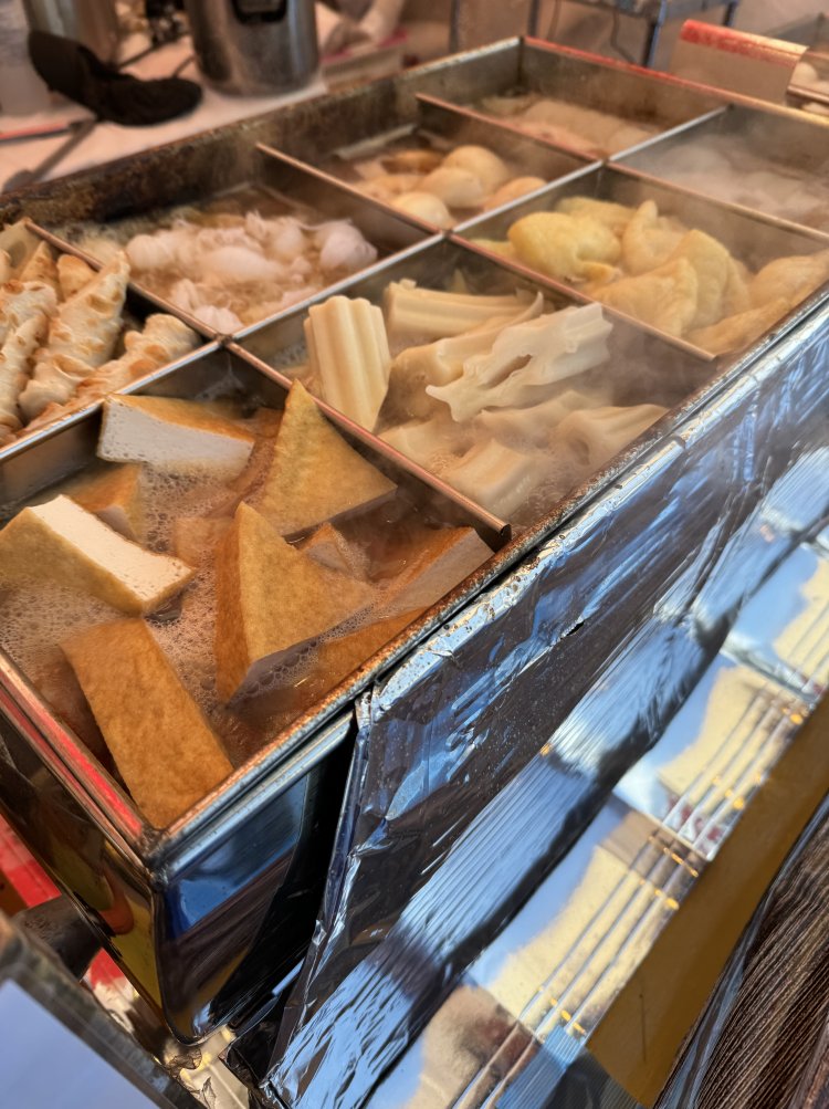 おでん鍋から立ち上る湯気に誘われる。