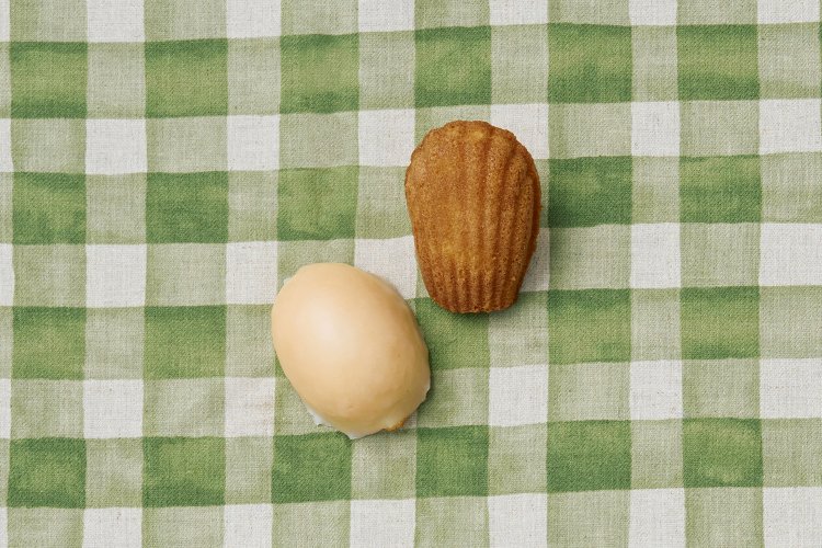 レモンケーキ390円（左）、マドレーヌ320円。