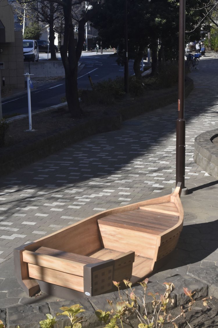 公園内には猪牙舟を模ったオブジェがある。裕福な遊客は舟で吉原に向かった。