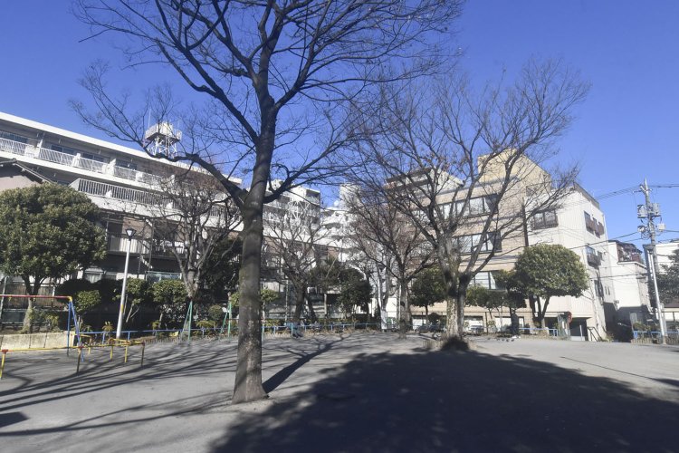 かつては「大文字楼」があったと伝わる吉原公園でひと休み。