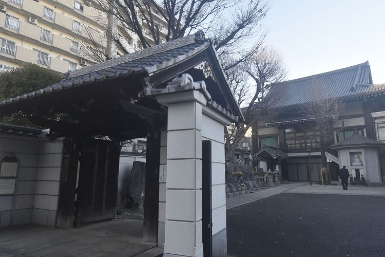 三ノ輪駅から程近いわりに静かな浄閑寺。