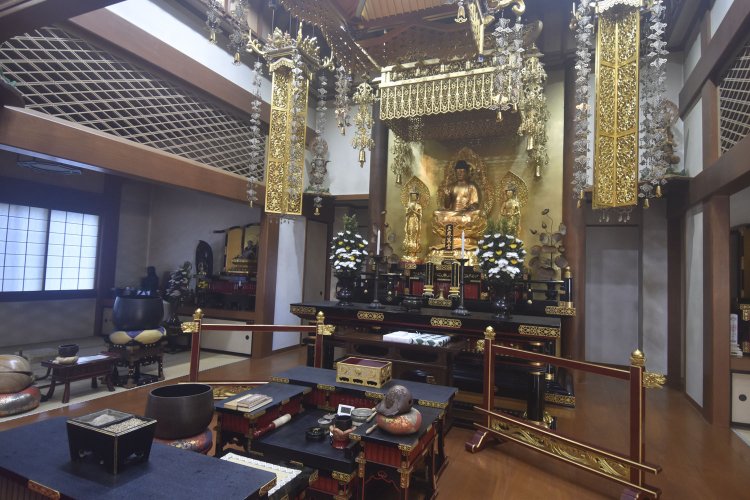 浄閑寺のご本尊である阿弥陀如来。