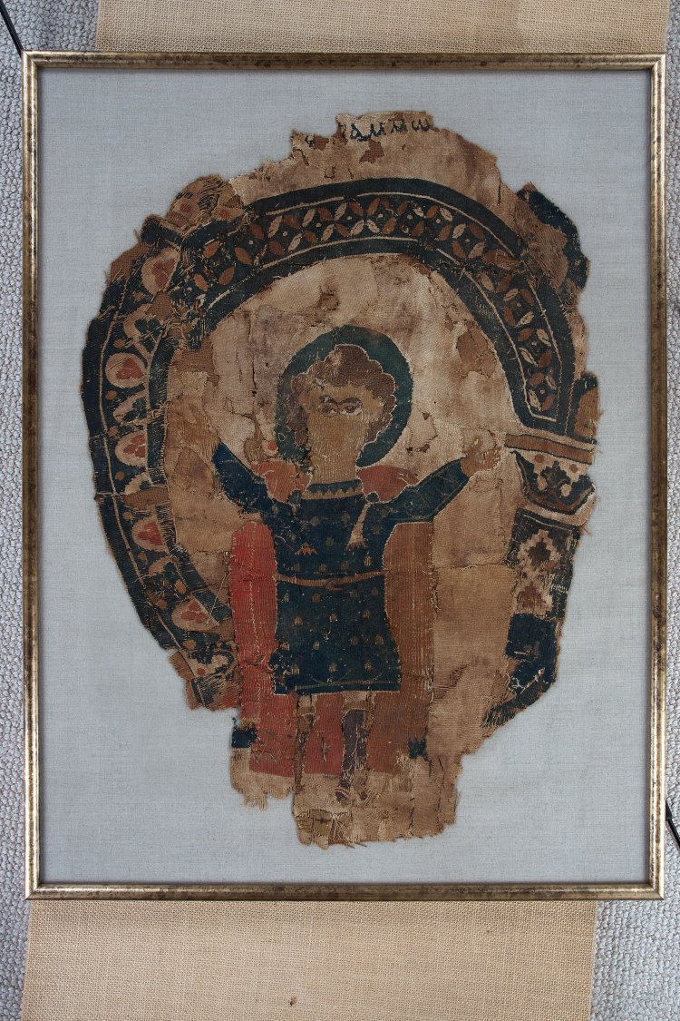 聖人文裂 エジプト コプト時代 4世紀 縦76.0cm 個人蔵。