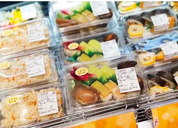 山菜やコンニャクなどを具にした、ゆず酢がさわやかな「土佐の田舎寿司」。山の暮らしが偲ばれる郷土食だ。