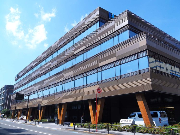 新将棋会館は東京体育館の向かいにある。