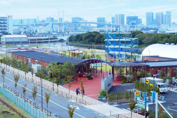 有明テニスの森駅から見た施設の全景。