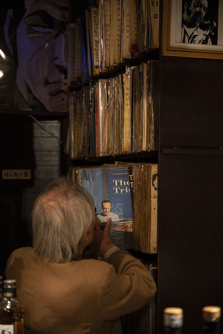 レコードは約3500枚。