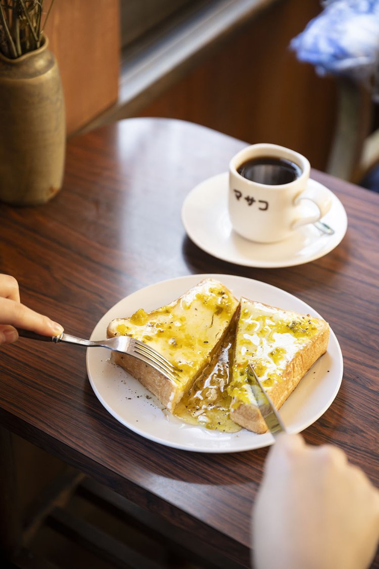 クリームチーズ＆ハニーマスタードトースト750円。マサコブレンド650円。