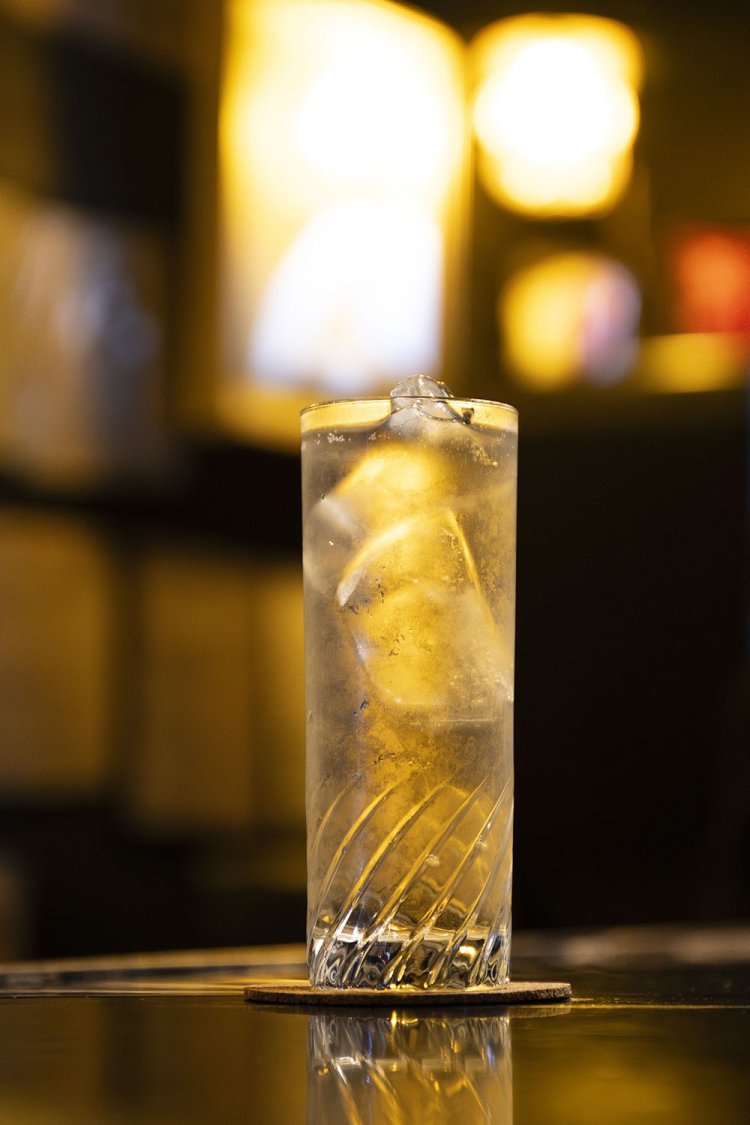 ジントニック1000円。