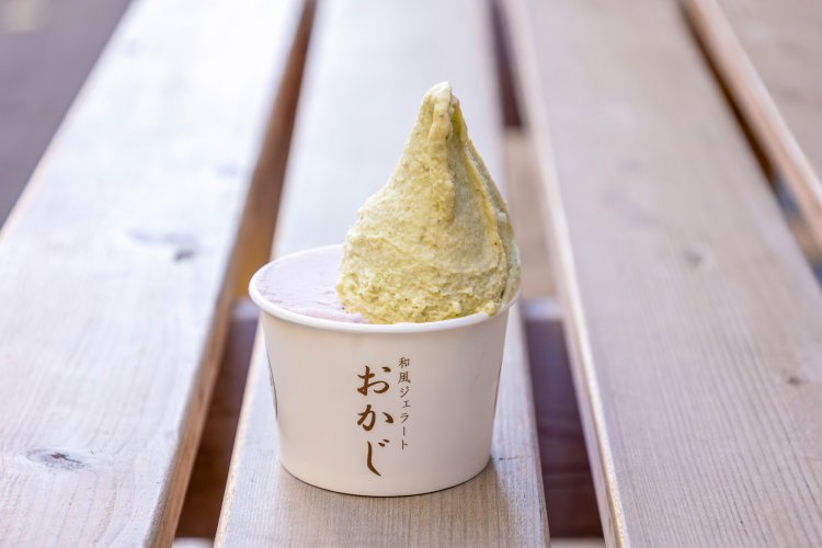 「武蔵国分寺煎茶」と「小金井紫芋」。ダブル500円。素材そのものの優しい味わい。
