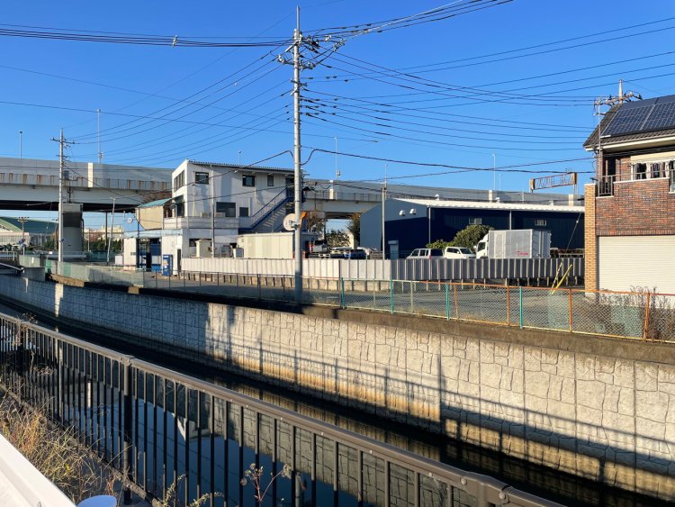 首都高と葛西用水。