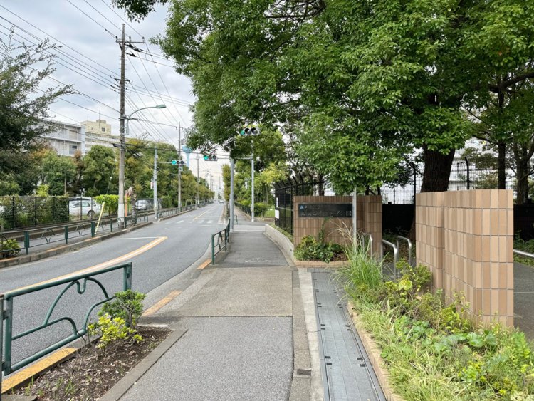 桑袋ビオトープ公園入り口。