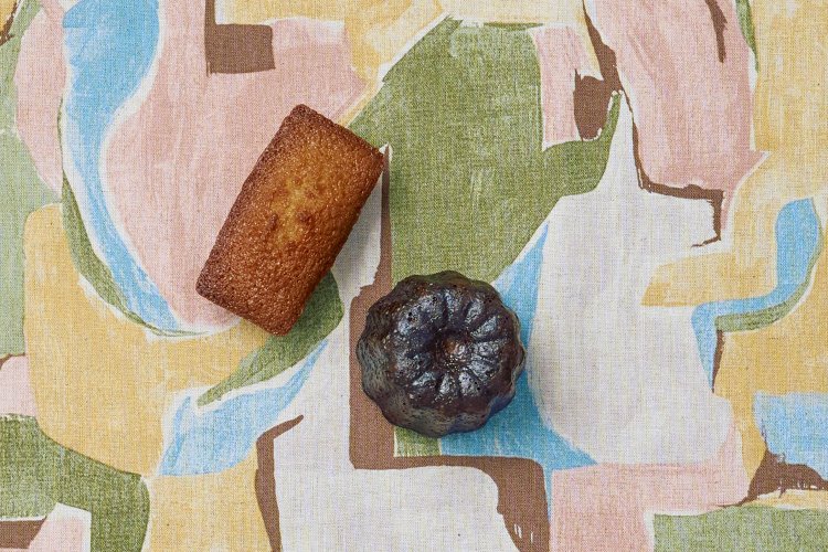 プレーンフィナンシェ350円（左）、ほうじ茶カヌレ400円。