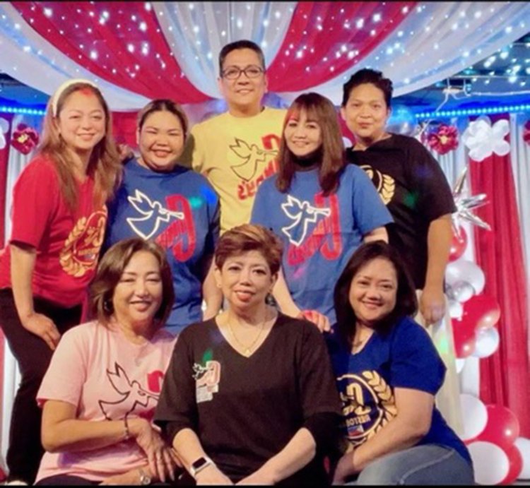 店を切り盛りするシンディーズ・ファミリー。