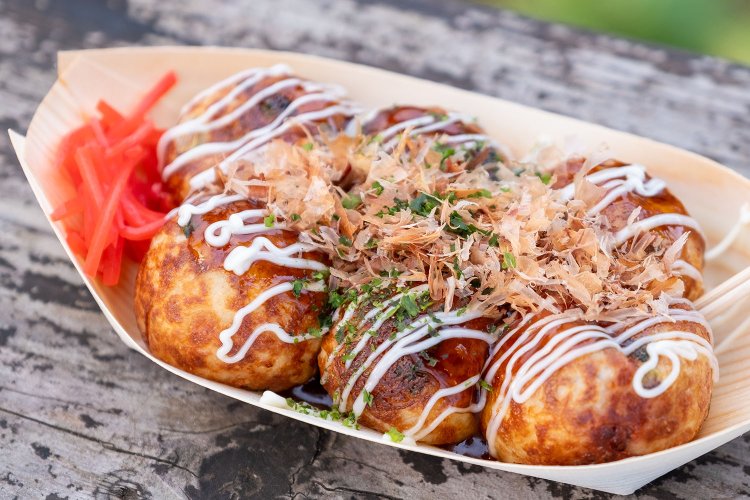 コンニャクも入った大ぶりなたこ焼きは6個入りで600円。