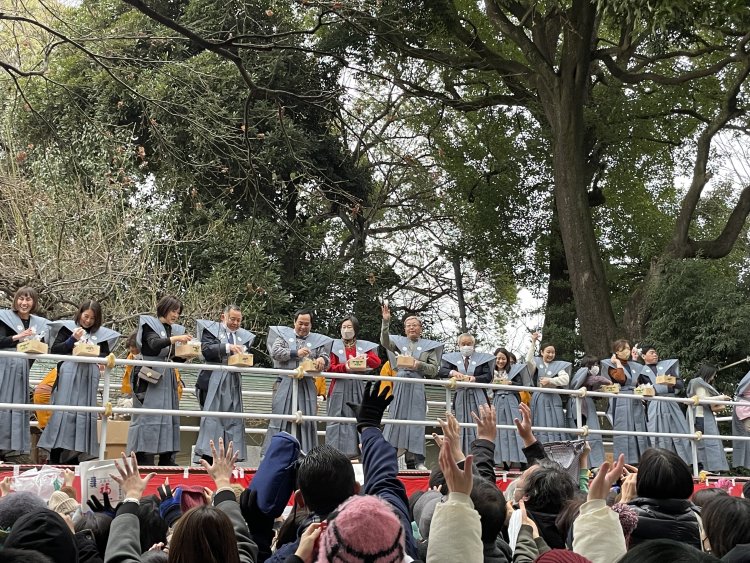 毎年多くの人でにぎわう代々木八幡宮の節分祭。