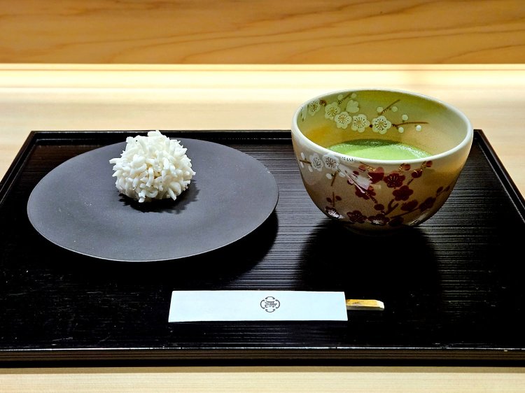 『雪餅』 ドリンク付き2090円（※期間限定2025年1月2日〜2月14日）。