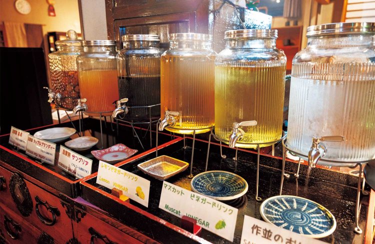 夕食後のドリンクサービスでは、女性を意識した自家製サングリアなどのアルコール類が飲み放題。