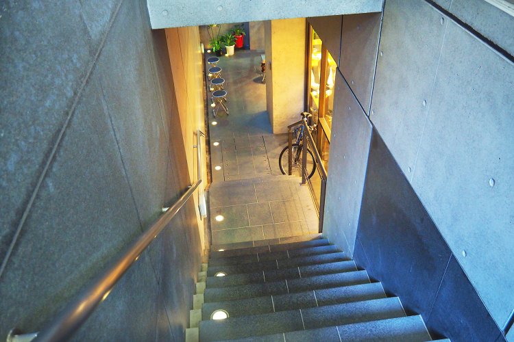 紅茶の香りにつつまれて過ごすひとときへの入り口。