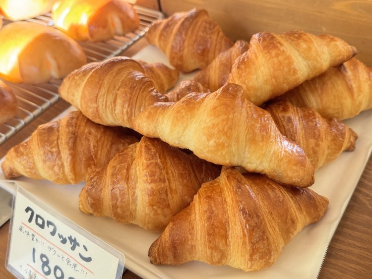 クロワッサン180円。香りよくザクザク食感が心地良い。