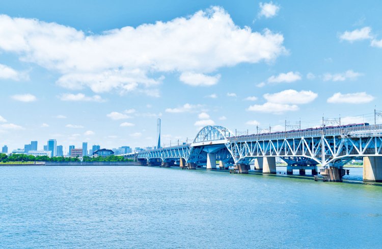 中学時代、仲間とマウンテンバイクで浦安から都心を目指すも、志半ばで断念した荒川河口橋（写真＝PIXTA）。