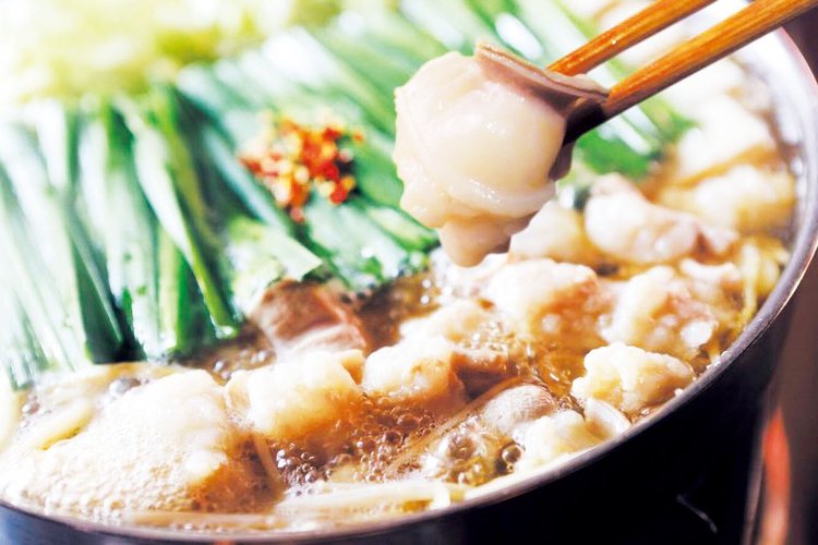 『博多もつ鍋 前田屋』の和牛もつ鍋。福岡市内に4店舗あり、みそ味としょうゆ味、辛もつ鍋が選べる。