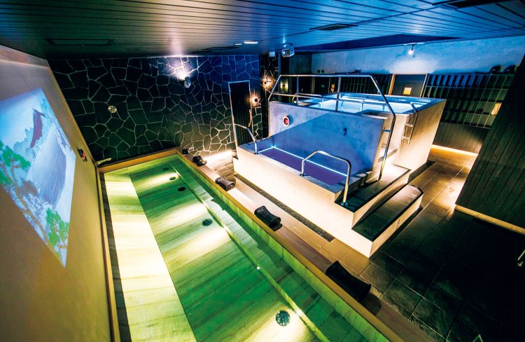 2種のサウナに3種の水風呂を備えた『品川サウナ』。副島さんのお気に入りは深水風呂（写真右）。