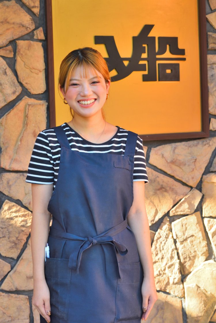 「創業当時の味を守りつつ、まだまだ進化します」と、店主の孫・金森美玲さん。隣接の海鮮レストラン『ニュー入船』を両親が経営する。