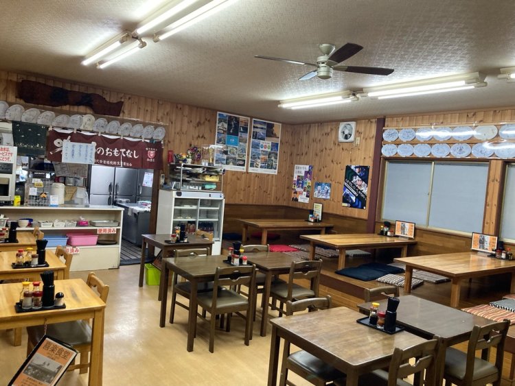 懐かしい昭和の食堂の趣。チャンポンとともに雰囲気も楽しみたい。